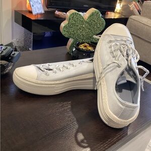 EUC - WORN ONCE - Converse -Women's Baby Blue Sneakers - Sz 10.5!!!